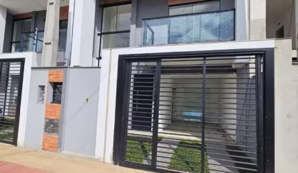 Sobrado à venda por R$ 580.000,00 - Itacolomi - Balneário Piçarras/SC