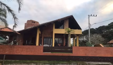 Sobrado à venda, 250 m² por R$ 2.800.000,00 - Itacolomi - Balneário Piçarras/SC