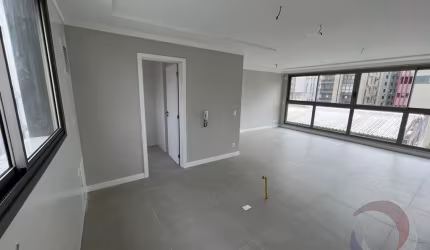MARAVILHOSO APARTAMENTO DE 3 DORMITÓRIOS NO CENTRO DE FLORIANÓPOLIS