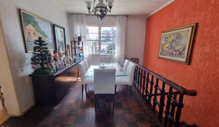 EXCELENTE CASA DE 4 DORMITÓRIOS NA  AGRONÔMICA