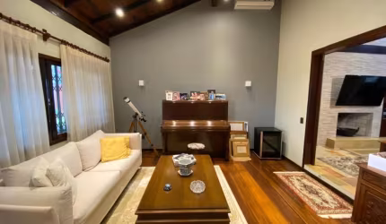 LINDA CASA RESIDENCIAL DE 4 DORMITÓRIOS NA AGRONÔMICA