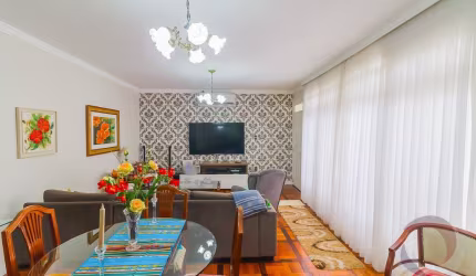 LINDA CASA RESIDENCIAL DE 6 DORMITÓRIOS NA TRINDADE