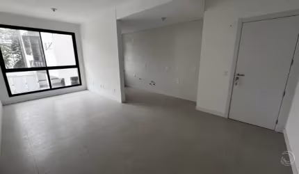 LINDO APARTAMENTO DE 2 DORMITÓRIOS NA CARVOEIRA
