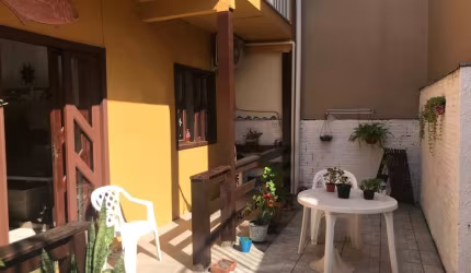 LINDA CASA RESIDENCIAL DE 5 DORMITÓRIOS NA LAGOA DA CONCEIÇÃO