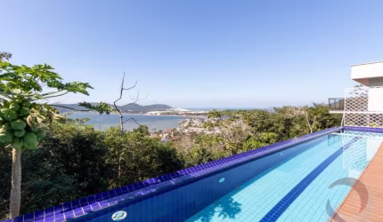 LINDA CASA RESIDENCIAL DE 4 DORMITÓRIOS NA LAGOA DA CONCEIÇÃO