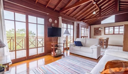 LINDA CASAS RESIDENCIAL DE 3 DORMITÓRIOS NA LAGOA DA CONCEIÇÃO