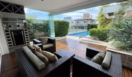 LINDA CASA RESIDENCIAL DE 4 DORMITÓRIOS NA LAGOA DA CONCEIÇÃO