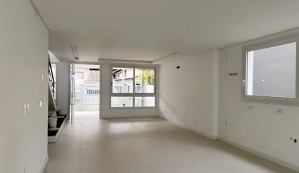 LINDA CASA RESIDENCIAL DE 3 DORMITÓRIOS NO CÓRREGO GRANDE