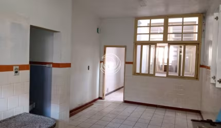 LINDA CASA DE 3 DORMITÓRIOS NO CENTRO