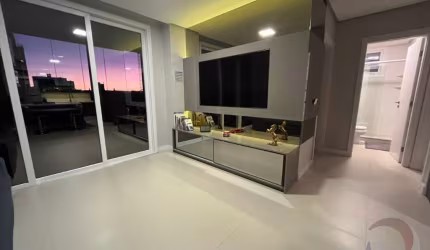 LINDO APARTAMENTO DE 2 DORMITÓRIOS NO CENTRO DE FLORIANÓPOLIS