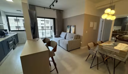 ÓTIMO APARTAMENTO DE 2 DORMITÓRIOS NO CENTRO DE FLORIANÓPOLIS