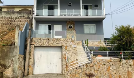 MARAVILHOSA CASA RESIDENCIAL DE 7 DORMITÓRIOS NO CENTRO DE FLORIANÓPOLIS