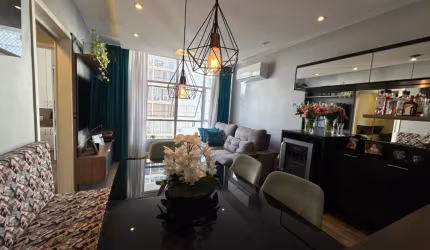 LINDO APARTAMENTO DE 2 SUÍTES NO CENTRO DE FLORIANÓPOLIS