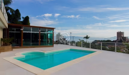 ÓTIMA CASA RESIDENCIAL DE 3 DORMITÓRIOS NA AGRONÔMICA