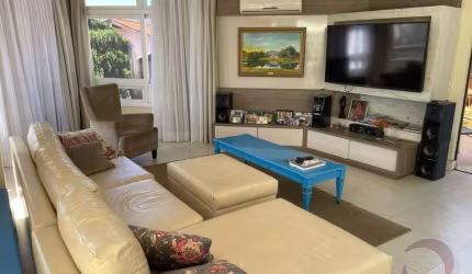 LINDA CASA RESIDENCIAL DE 8 DORMITÓRIOS NA CARVOEIRA