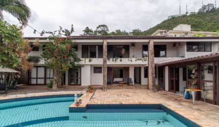 ÓTIMA CASA RESIDENCIAL DE 5 DORMITÓRIOS NA TRINDADE