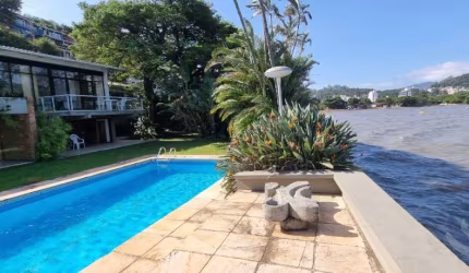 ÓTIMA CASA RESIDENCIAL DE 5 DORMITÓRIOS NO SACO DOS LIMÕES