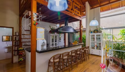 LINDA CASA RESIDENCIAL DE 5 DORMITÓRIOS NO SACO DOS LIMÕES