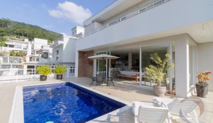 LINDA CASA DE 4 DORMITÓRIOS NO CÓRREGO GRANDE