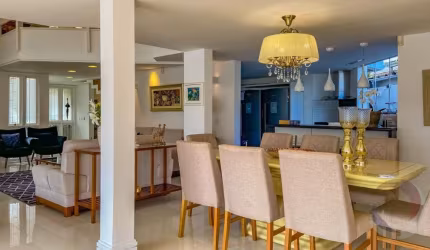 LINDA CASA RESIDENCIAL DE 4 DORMITÓRIOS NO CÓRREGO GRANDE