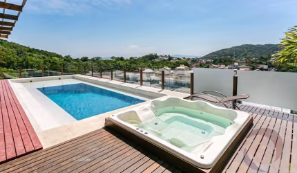 LINDA CASA RESIDENCIAL DE 5 DORMITÓRIOS NO SANTO ANTÔNIO DE LISBOA