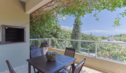 LINDA CASA RESIDENCIAL DE 3 DORMITÓRIOS EM SANTO ANTÔNIO DE LISBOA