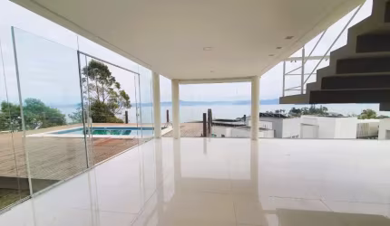 LINDA CASA RESIDENCIAL DE 3 DORMITÓRIOS EM CACUPÉ