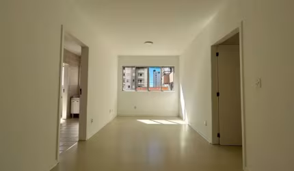LINDO APARTAMENTO DE 3 DORMITÓRIOS NO CENTRO DE FLORIANÓPOLIS