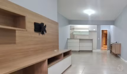 LINDO APARTAMENTO DE 2 DORMITÓRIOS NO CENTRO