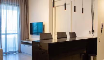 Apartamento 1 quarto e sala, mobiliado, Cam. das Árvores, valor  4.500,00
