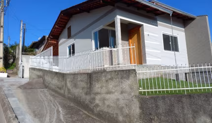 VENDO LINDA CASA  !!!