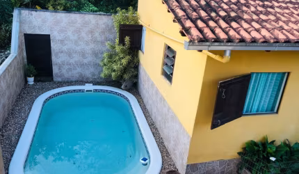 VENDO CASA COM PISCINA!!!