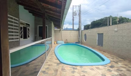 ALUGO CASA COM PISCINA