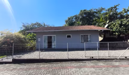 ALUGO CASA MOBILIADA