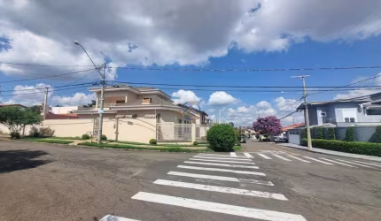 Sobrado à venda no bairro Jardim Dom Bosco - Indaiatuba/SP
