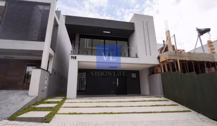 Casa Espaçosa em Condomínio Premium: 4 Quartos, 1 Suíte, 2 Vagas - Santa Cândida, Curitiba/PR - R$1.199.000