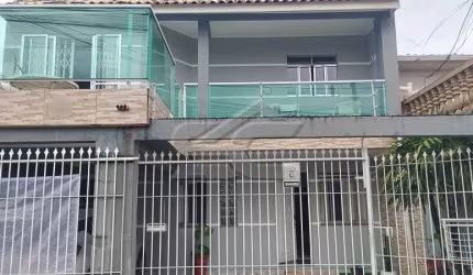 Sobrado com 03 Quartos (02 Suítes) - Alto Boqueirão