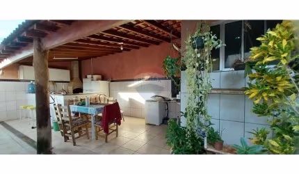CASA A VENDA COM 3 QUARTOS E VARANDA GOURMET