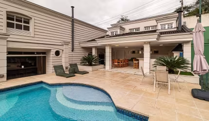 Casa em Pinheiros com 3 suítes 7 vagas 700m² de construção