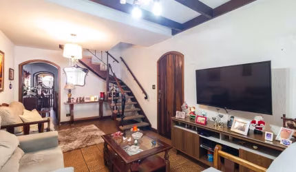 Sobrado na Chácara Santo Antônio 3 dorm 2 suítes 2 vagas 183m²