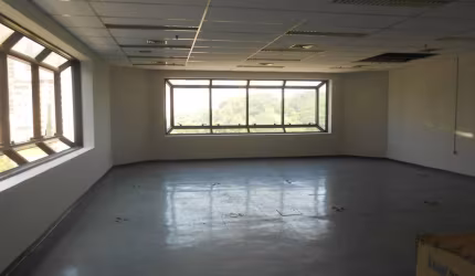 Sala Comercial na Barra Funda com 98m² 2 vagas de garagem
