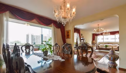 Apartamento em Indianópolis/Moema 3 suítes 4 vagas 204m²