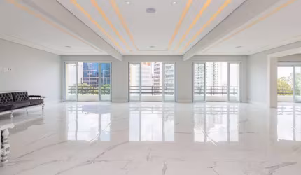 Amplo apartamento reformado na Bela Vista