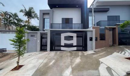 Casa com 3 dormitórios à venda, 176 m² por R$ 770.000,00 - Vila São Carlos - Apucarana/PR