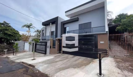 Casa com 3 dormitórios à venda, 176 m² por R$ 760.000,00 - Vila São Carlos - Apucarana/PR