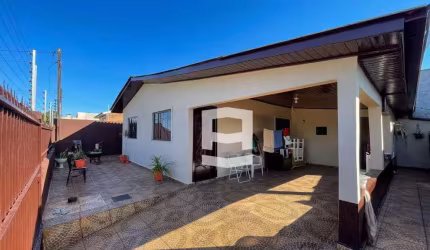 Casa com 2 dormitórios à venda, 114 m² por R$ 210.000,00 - Vila Residencial Isabela II - Apucarana/PR