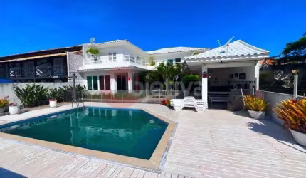 Mansão com deck para canal navegável, Ogiva - Cabo Frio - RJ
