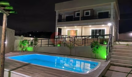Casa Triplex em condomínio, 2 quartos, Jardim Peró - Cabo Frio