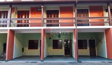 Casa triplex condomínio, 3 quartos, 3 vagas - Peró - Cabo Frio