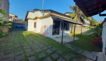Casa individual com quintal, 3 quartos, Peró - Cabo Frio